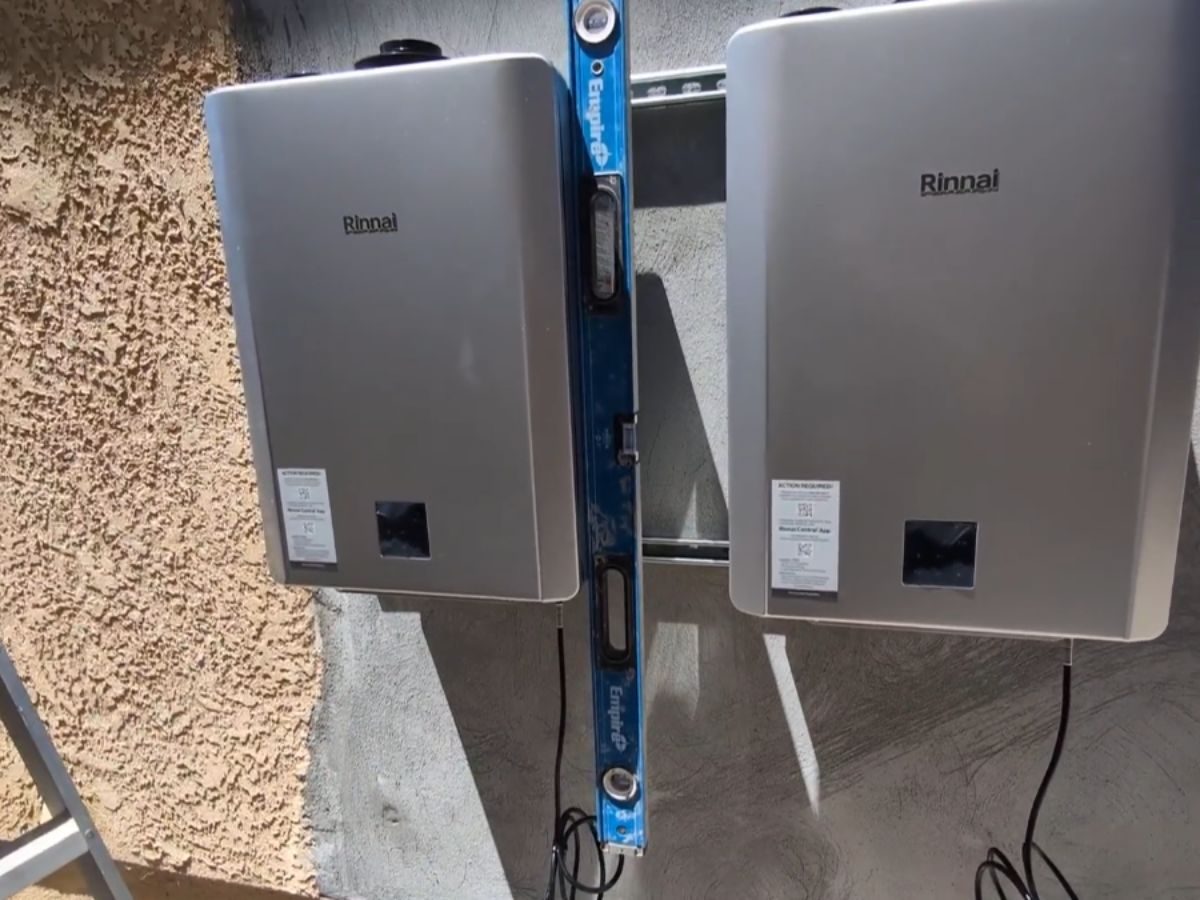 Wall-mounted tankless water heater unit
